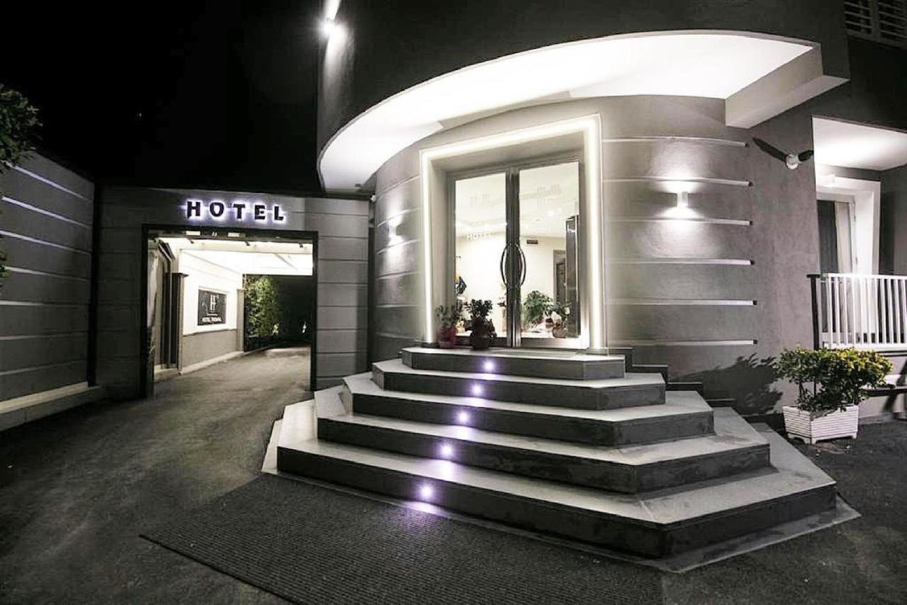 Hotel Trionfal Qualiano Exterior foto