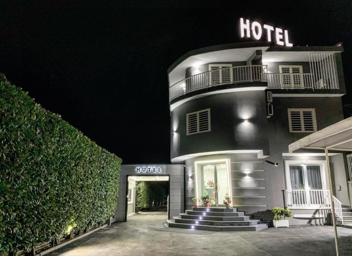 Hotel Trionfal Qualiano Exterior foto