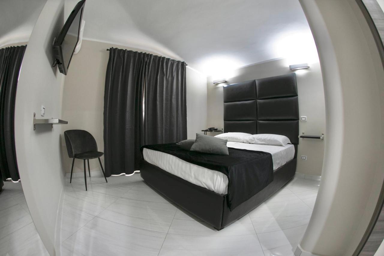 Hotel Trionfal Qualiano Exterior foto