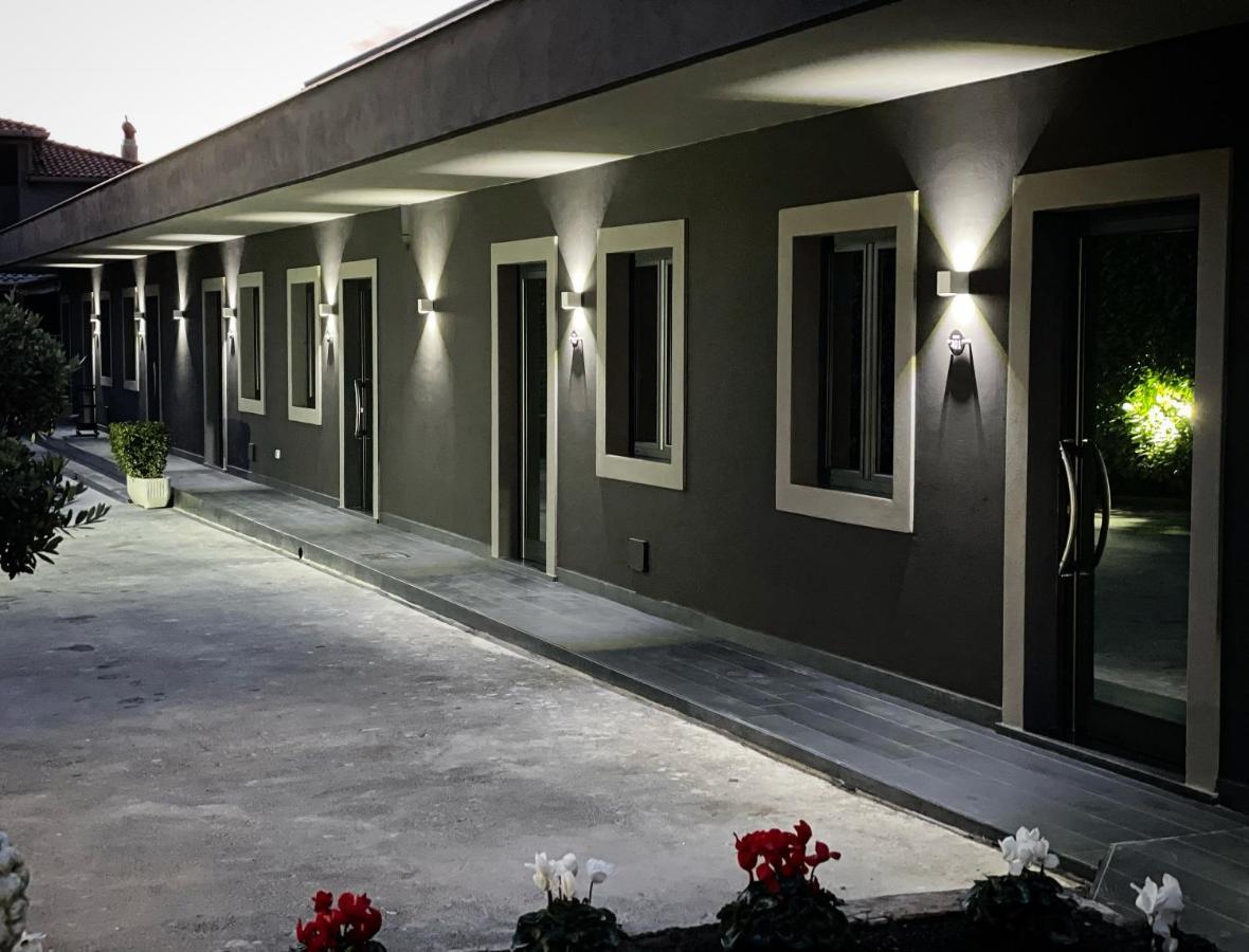 Hotel Trionfal Qualiano Exterior foto